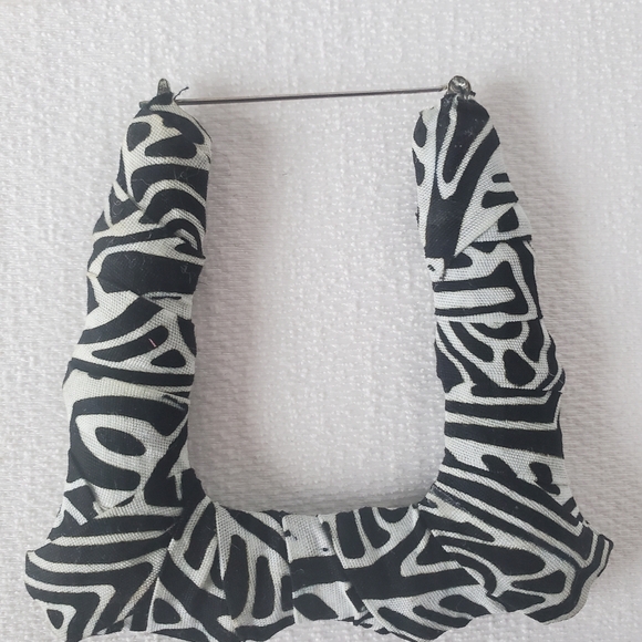 Two Earring Bundle - Picture 2 of 14